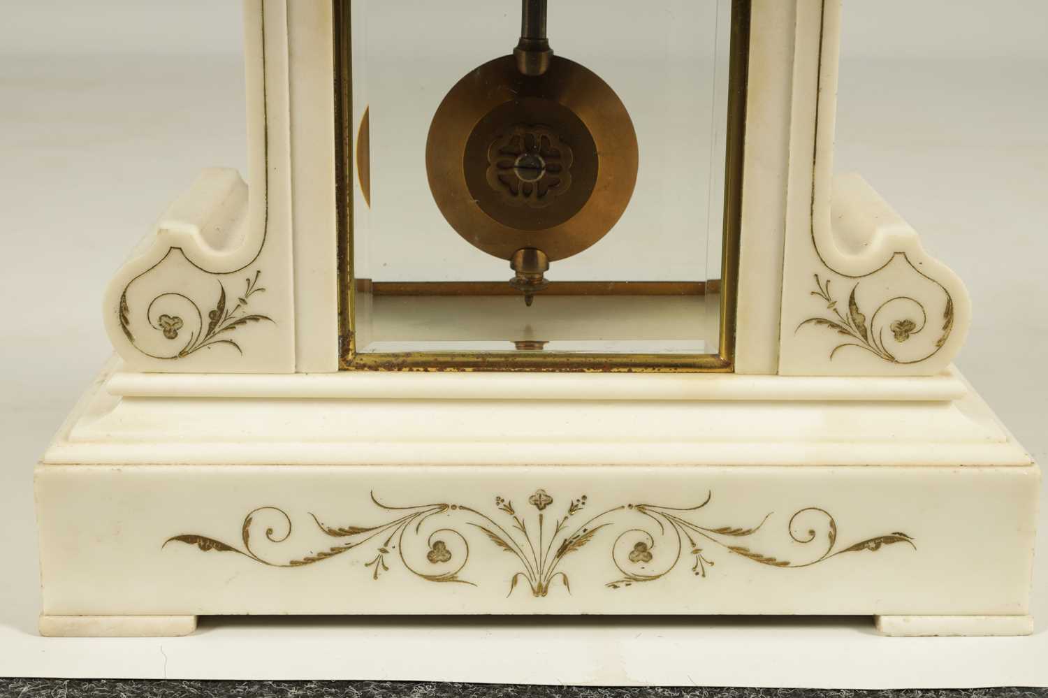 A LATE 19TH CENTURY FRENCH WHITE MARBLE MANTEL CLOCK - Image 4 of 12