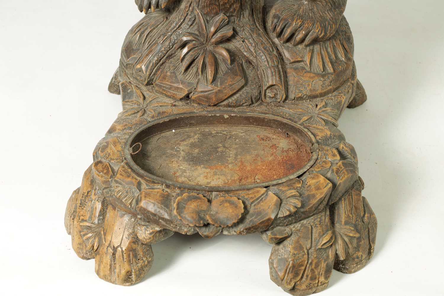 A GOOD 19TH CENTURY CARVED LINDEN WOOD BLACK FOREST BEAR HAT AND STICK STAND - Image 7 of 11