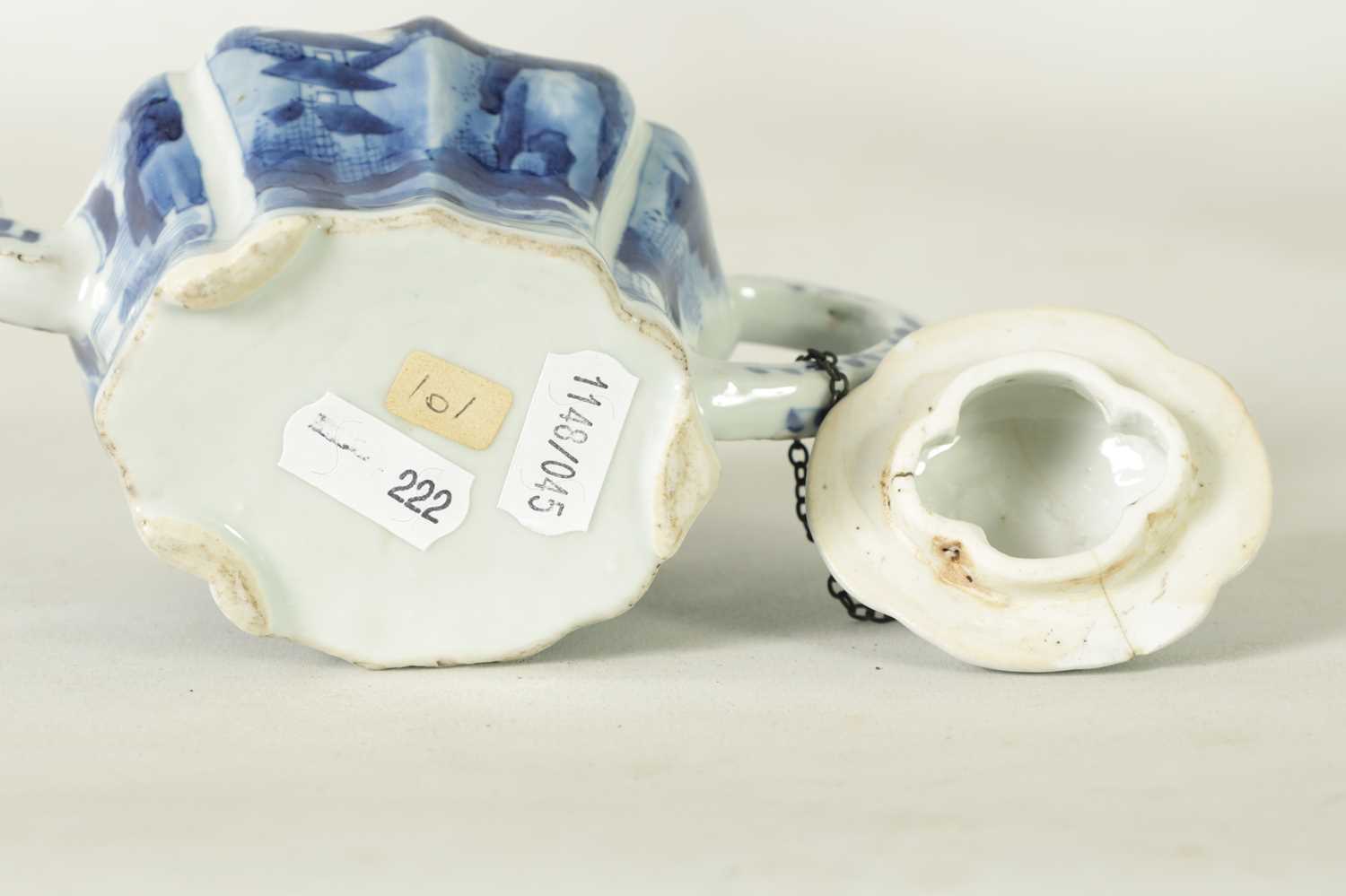AN 18TH CENTURY CHINESE BLUE AND WHITE SMALL TEAPOT - Image 8 of 12
