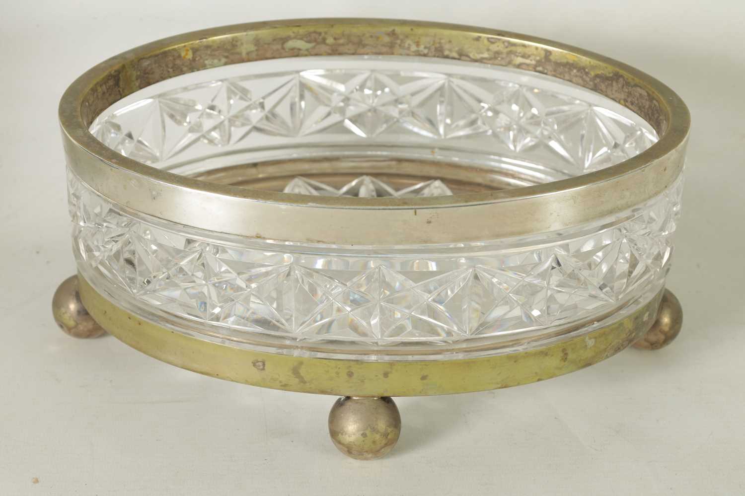 A 19TH CENTURY CUT GLASS OVAL SILVER MOUNTED FRUIT BOWL - Image 5 of 8