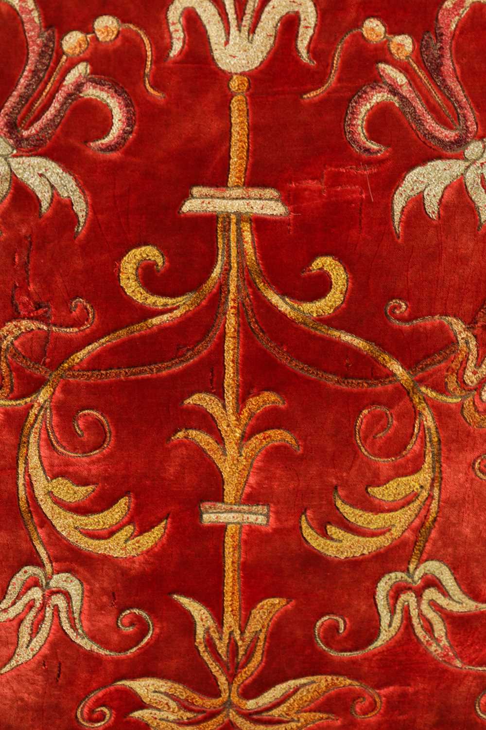 A LATE 19TH-CENTURY CONTINENTAL CARVED WALNUT TAPESTRY FIRE SCREEN - Image 3 of 10