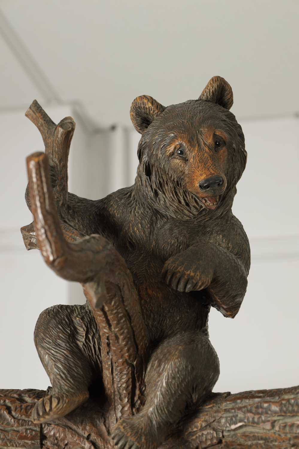 A GOOD 19TH CENTURY CARVED LINDEN WOOD BLACK FOREST BEAR HAT AND STICK STAND - Image 2 of 11