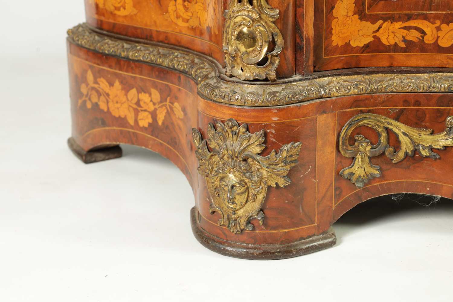 A FINE 19TH CENTURY ORMOLU MOUNTED WALNUT AND FLORAL MARQUETRY INLAID SERPENTINE SIDE CABINET - Image 11 of 16