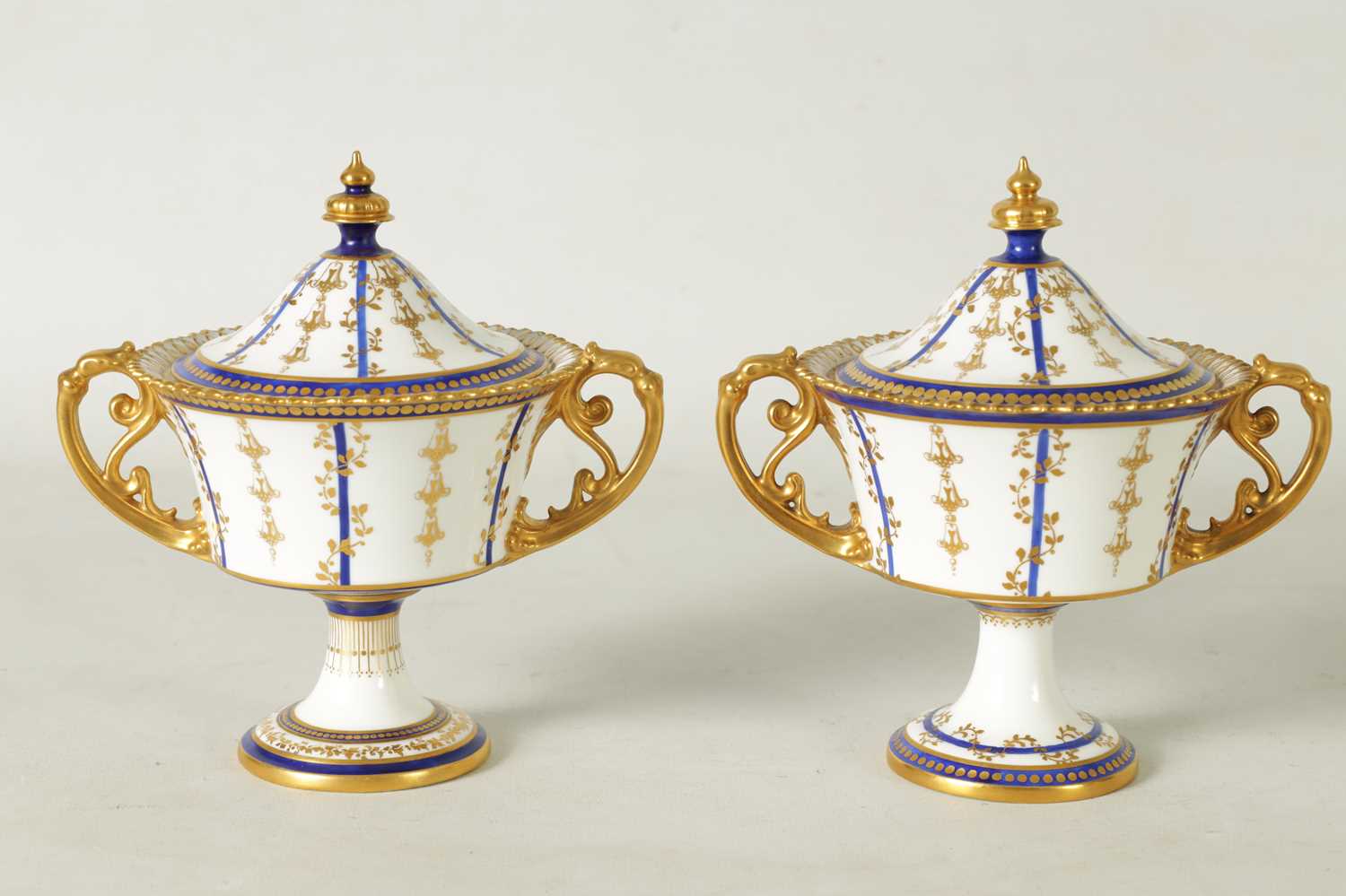 A FINE PAIR OF ROYAL CROWN DERBY CAMPANA SHAPED TWO-HANDLED PEDESTAL VASES AND COVERS - Image 16 of 22