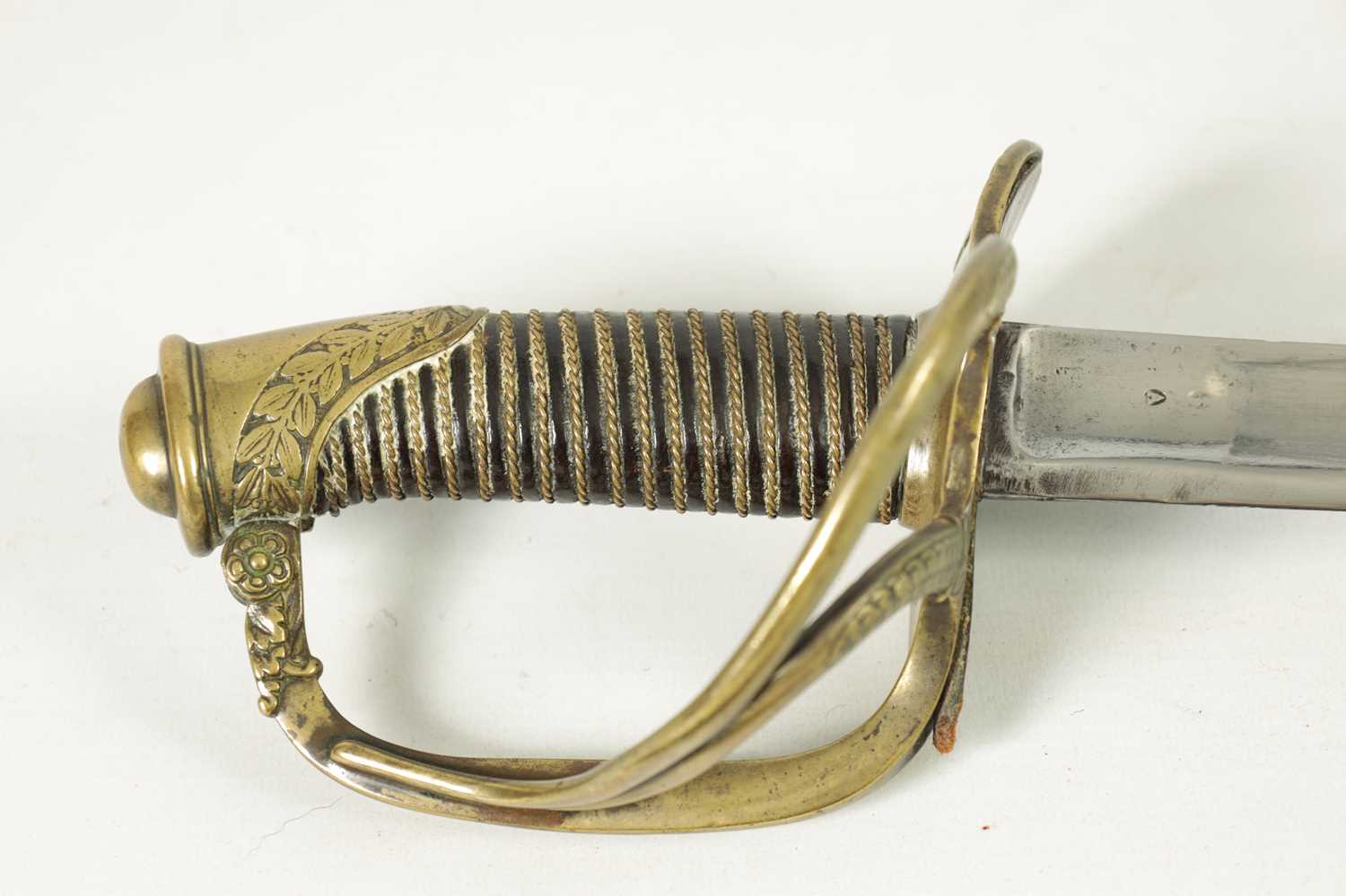 A 19TH CENTURY FRENCH CAVALRY SWORD - Image 5 of 8