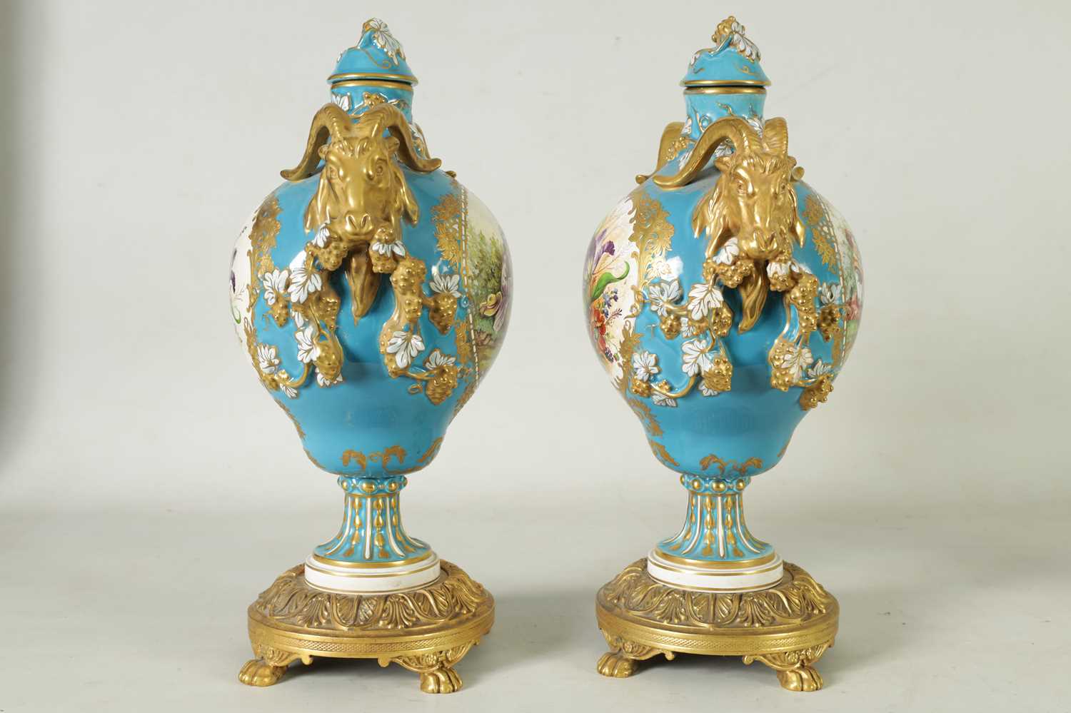 A PAIR OF 19TH CENTURY SEVRES STYLE ORMOLU MOUNTED VASES AND COVERS - Image 5 of 11