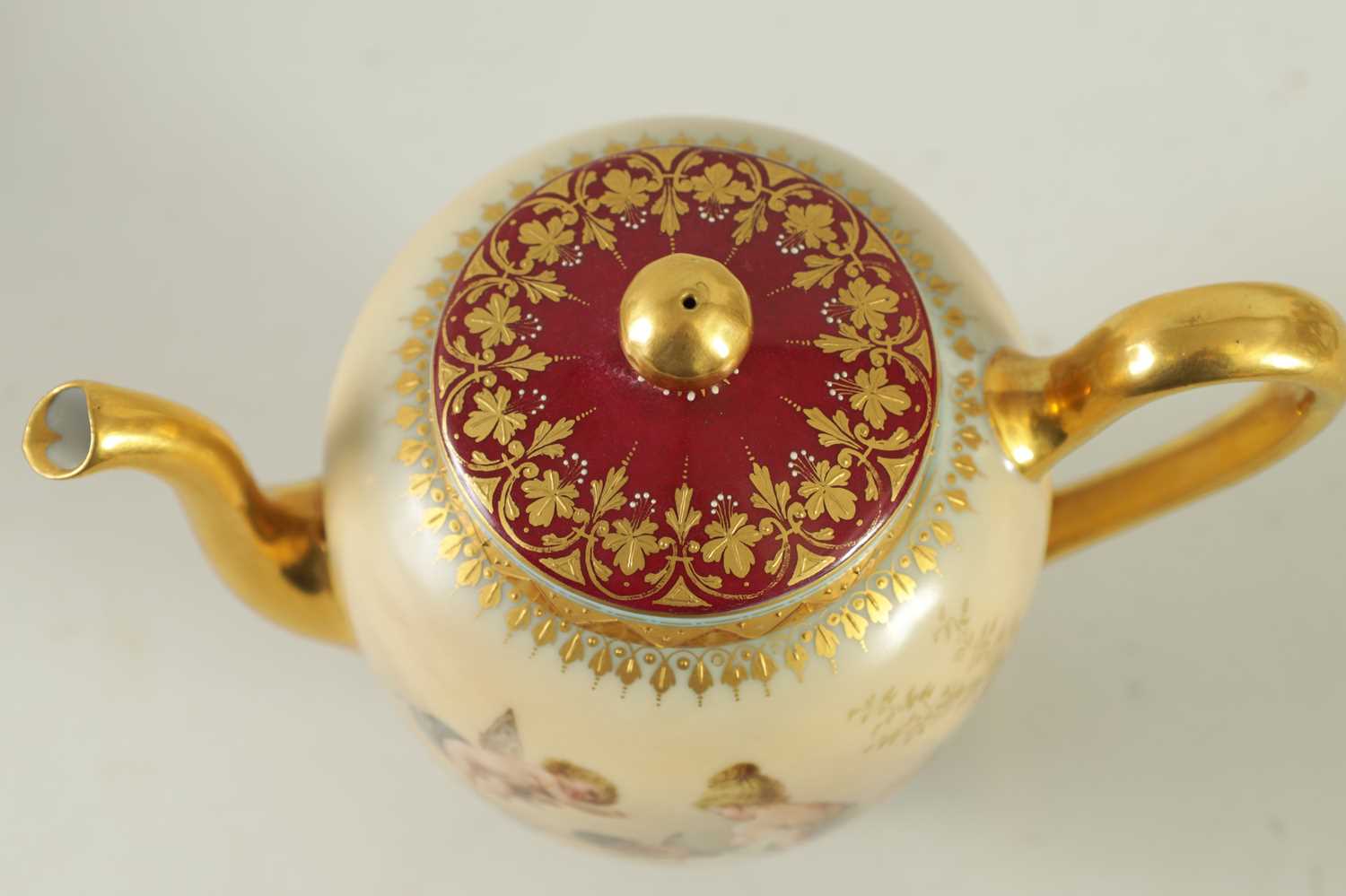 A LATE 19TH/20TH CENTURY VIENNA COFFEE POT AND COVER - Image 3 of 9