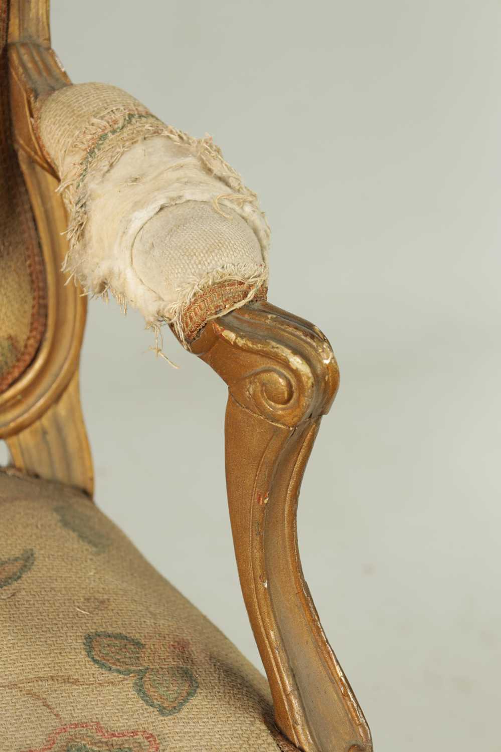 JEAN BAPTISTE TILLIARD AN 18TH CENTURY FRENCH CARVED GILT WOOD UPHOLSTERED OPEN ARMCHAIR - Image 4 of 13