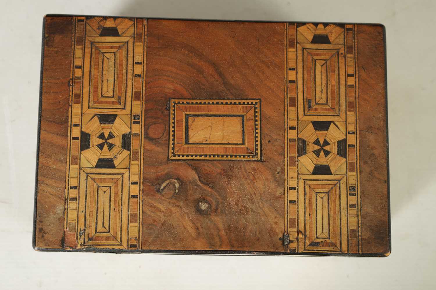 A 19TH CENTURY BRASS BOUND FLAMED MAHOGANY BOX - Image 9 of 11