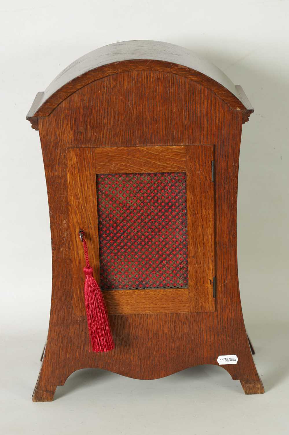 A GERMAN ART NOUVEAU OAK CASED INLAID QUARTER CHIMING BRACKET CLOCK - Image 5 of 7