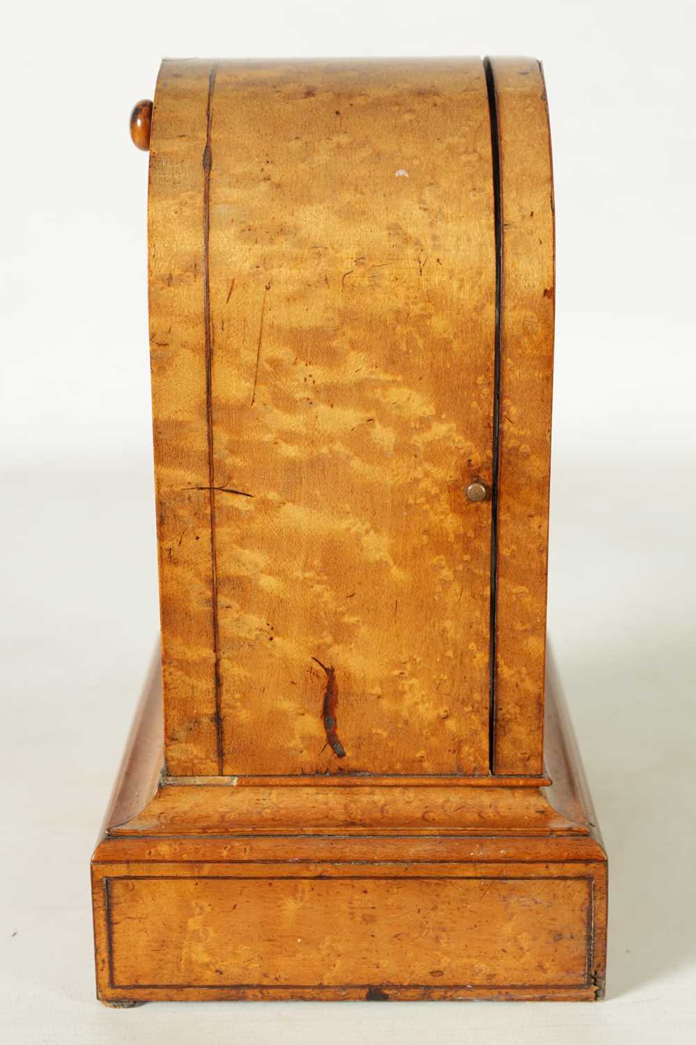 A MID 19TH CENTURY FRENCH BIRDSEYE MAPLE MANTEL CLOCK - Image 4 of 8