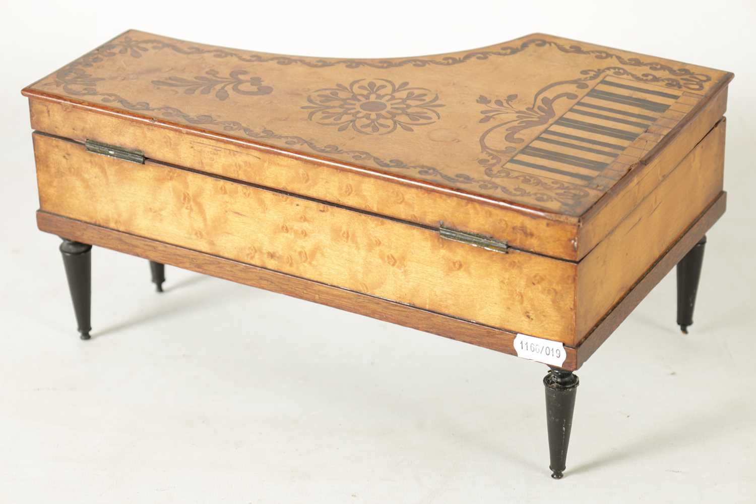 A MID 19TH CENTURY FRENCH MUSICAL INLAID SEWING BOX - Image 5 of 11