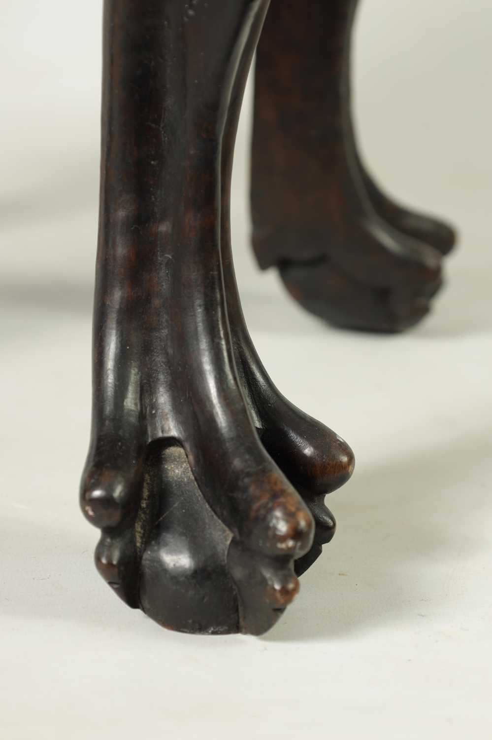 A 19TH CENTURY CHINESE HARDWOOD VASE STAND - Image 6 of 8