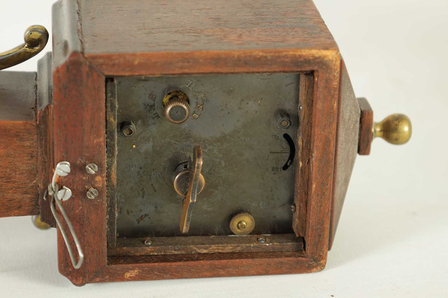 AN EARLY 20TH CENTURY MINIATURE AMERICAN WALL CLOCK - Image 7 of 7