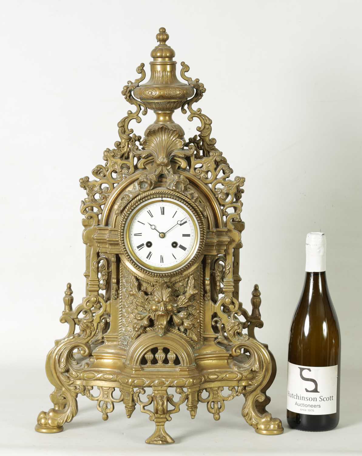 A LATE 19TH CENTURY FRENCH ORNATE AND PIERCED BRASS MANTEL CLOCK OF LARGE SIZE - Image 3 of 8