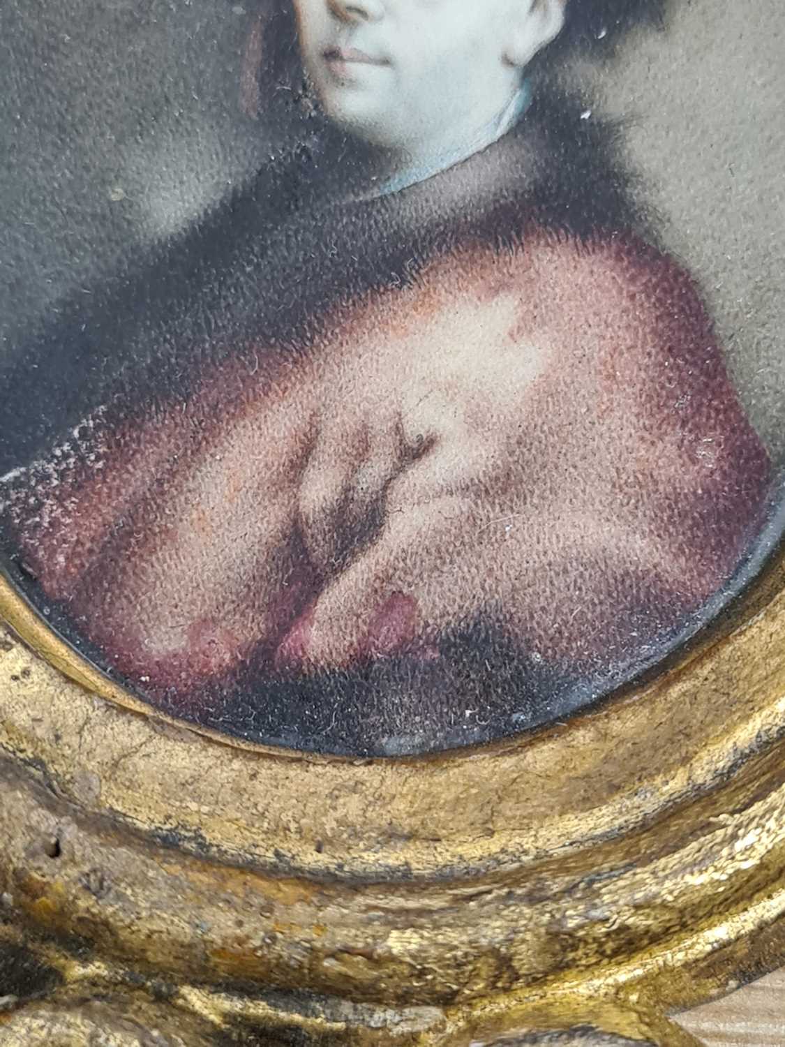 AN 18TH CENTURY WATERCOLOUR - PORTRAIT MINIATURE OF A GENTLEMAN - Image 6 of 9