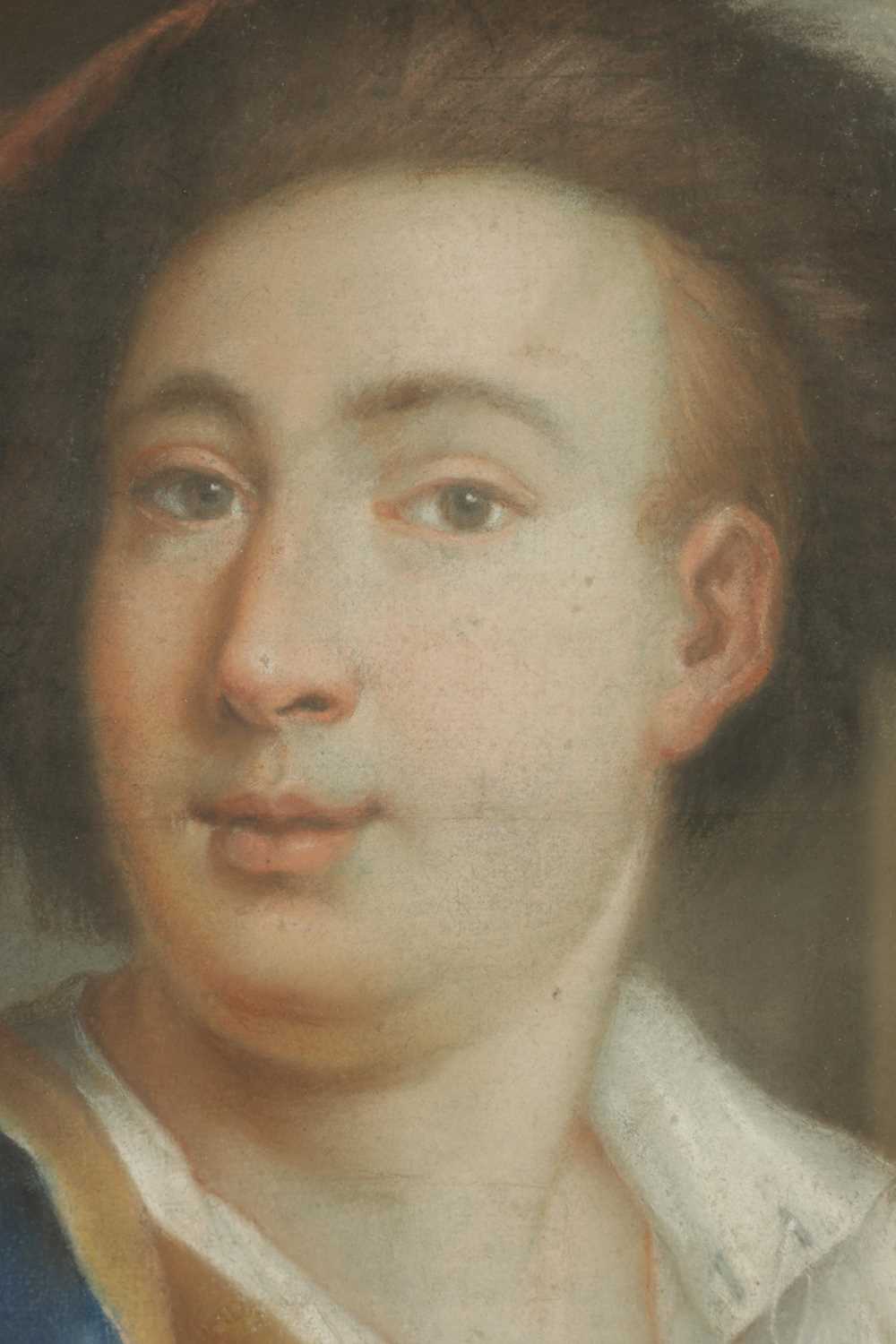 AN EARLY 18TH CENTURY PASTEL PORTRAIT OF A GENTLEMAN - Image 2 of 4