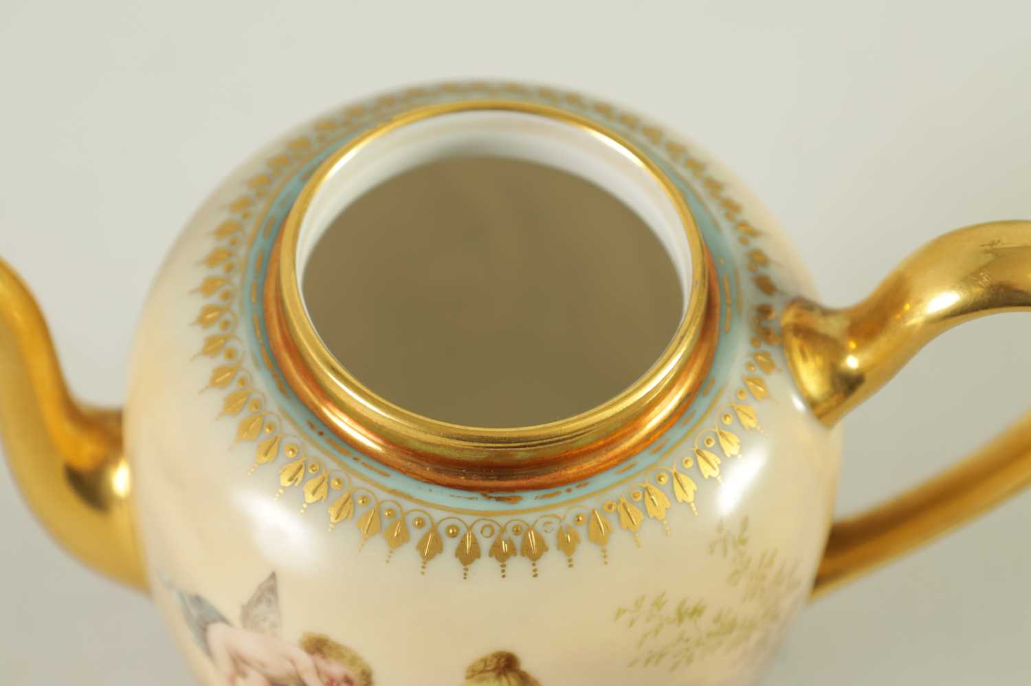 A LATE 19TH/20TH CENTURY VIENNA COFFEE POT AND COVER - Image 4 of 9