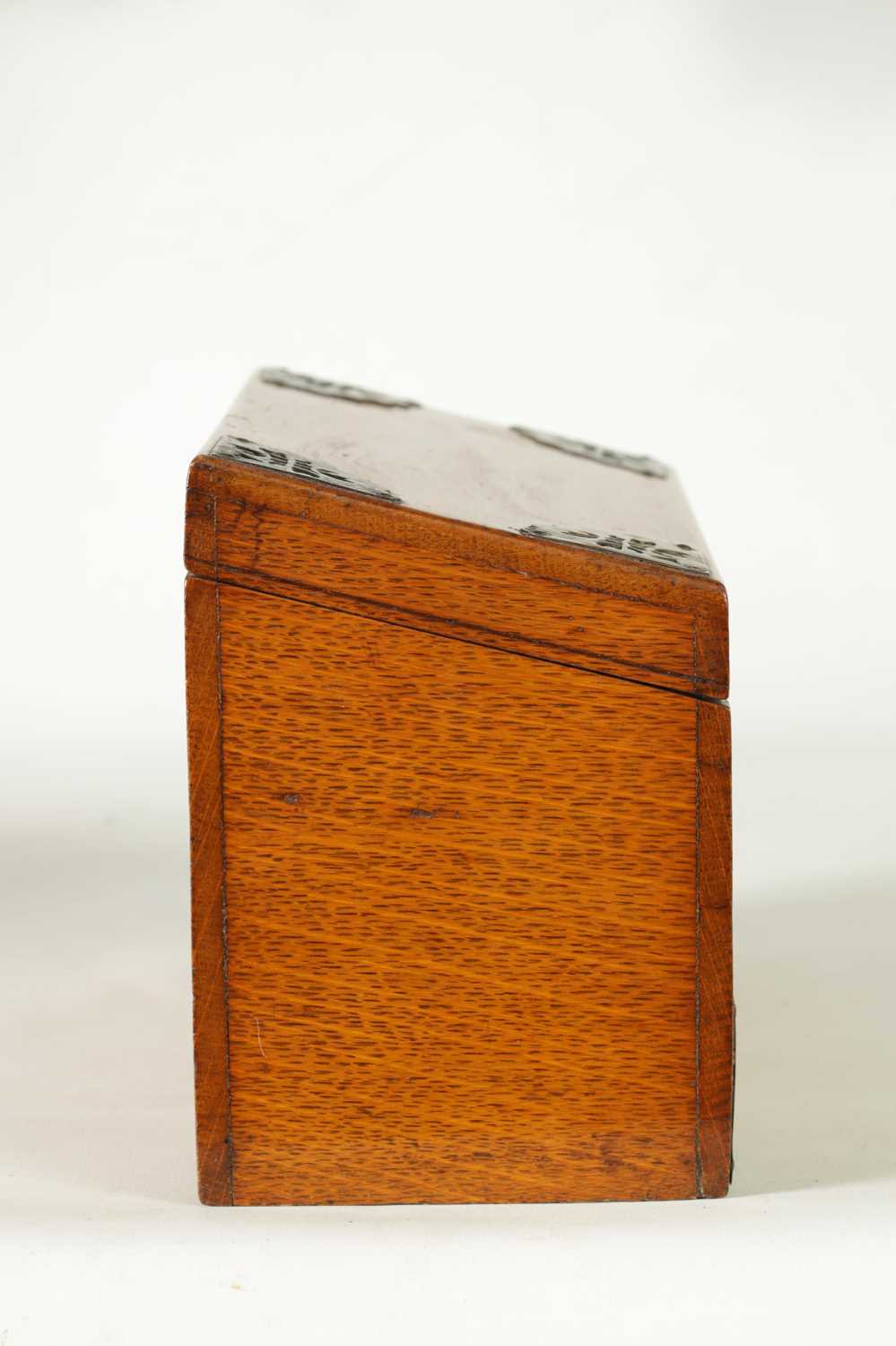 A 19TH CENTURY OAK AND BRASS MOUNTED STATIONARY BOX - Image 9 of 12