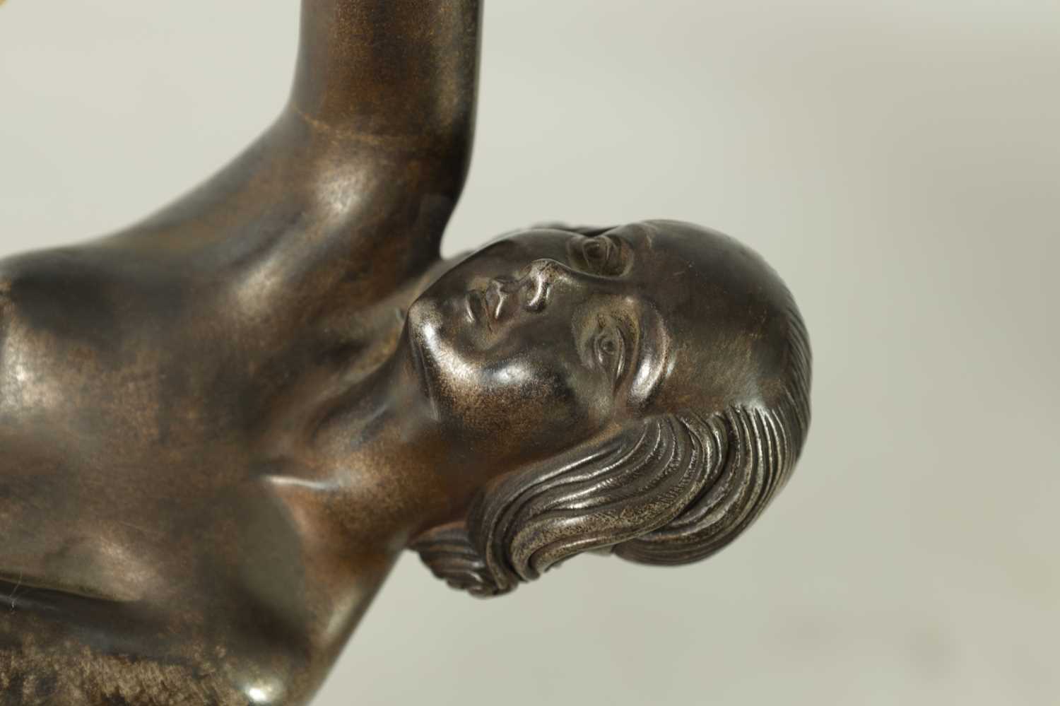 LUCILLE SEVIN. AN ART DECO SILVERED AND PATINATED BRONZE SCULPTURE OF A DANCING LADY - Image 4 of 8