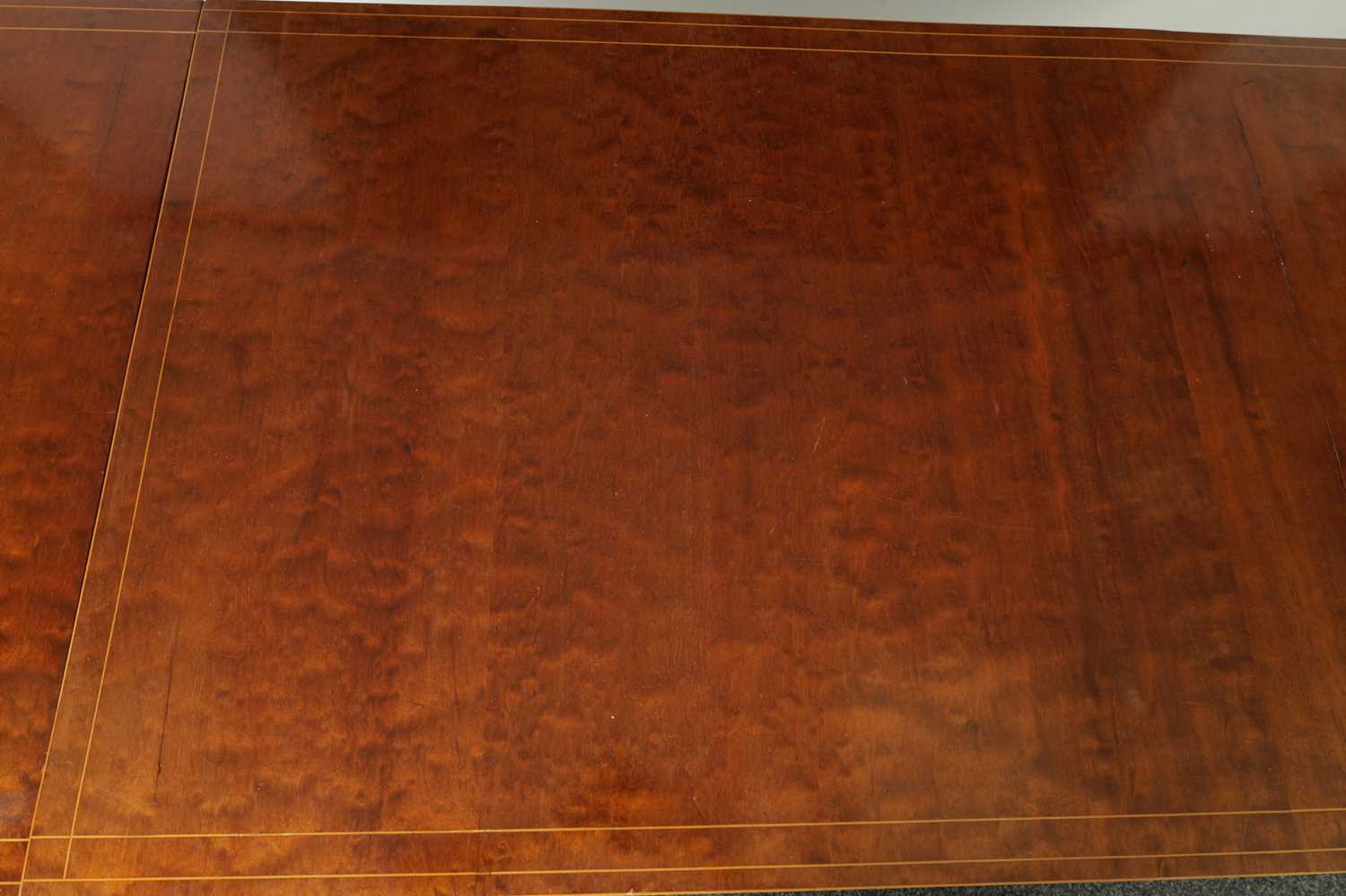 AN UNUSUAL REGENCY PLUM PUDDING BOX-WOOD INLAID MAHOGANY SOFA TABLE - Image 6 of 8