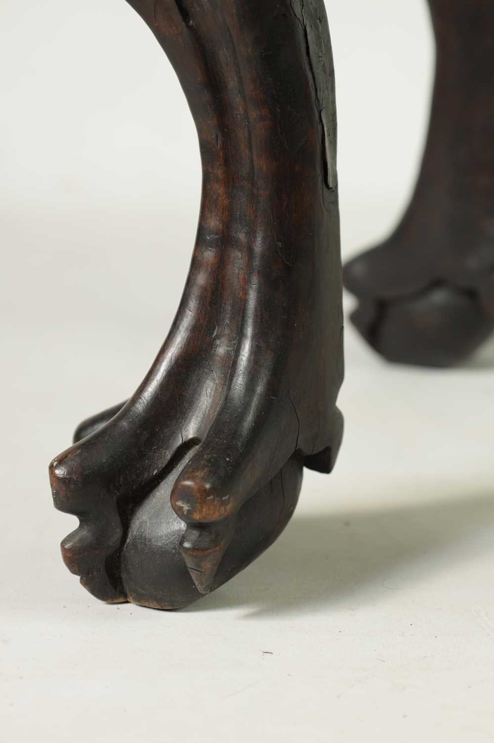 A 19TH CENTURY CHINESE HARDWOOD VASE STAND - Image 7 of 8