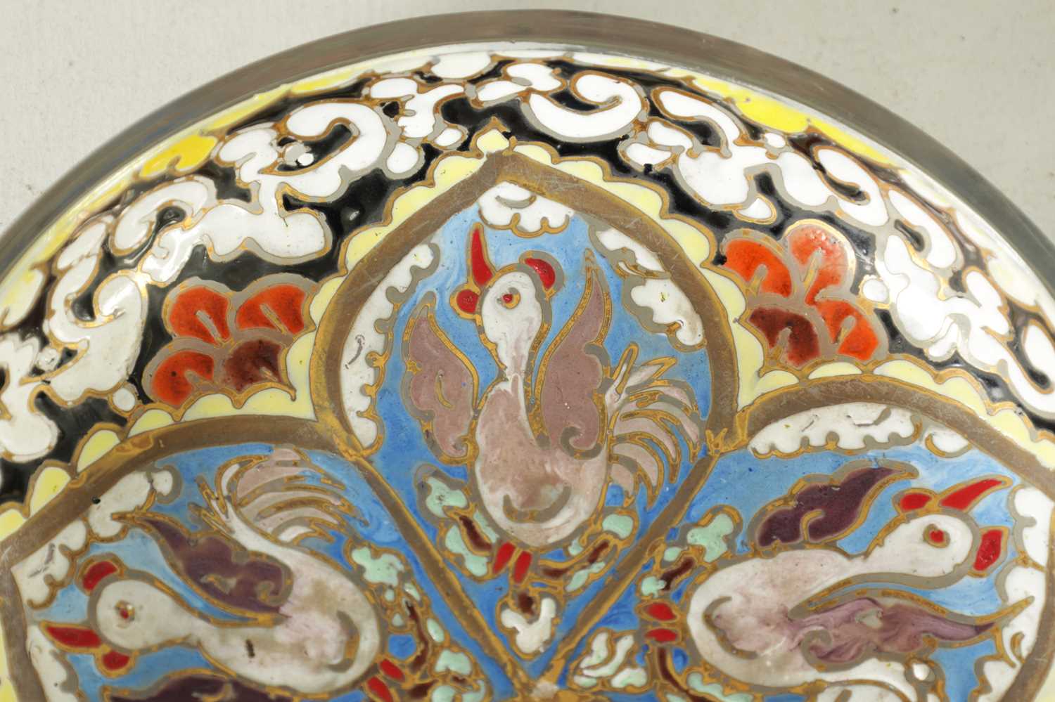 A LATE 19TH CENTURY CONTINENTAL ENAMELLED SHALLOW GLASS DISH - Image 4 of 6