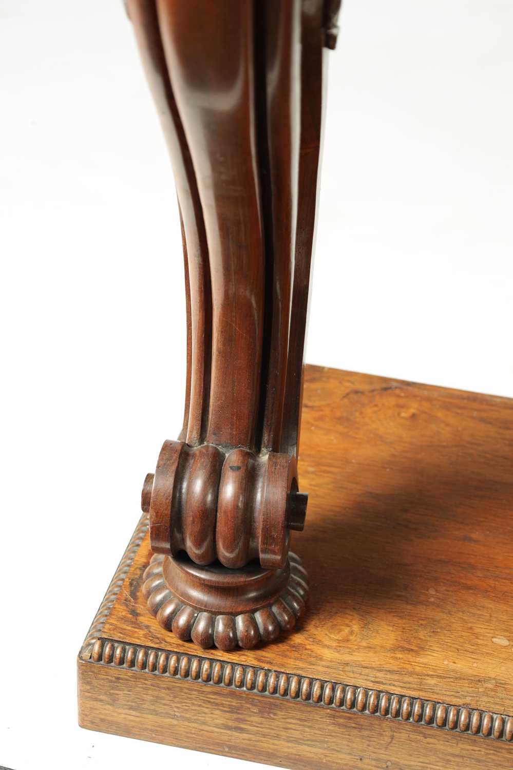 A REGENCY ROSEWOOD BRASS INLAID CONSOLE TABLE - Image 2 of 7