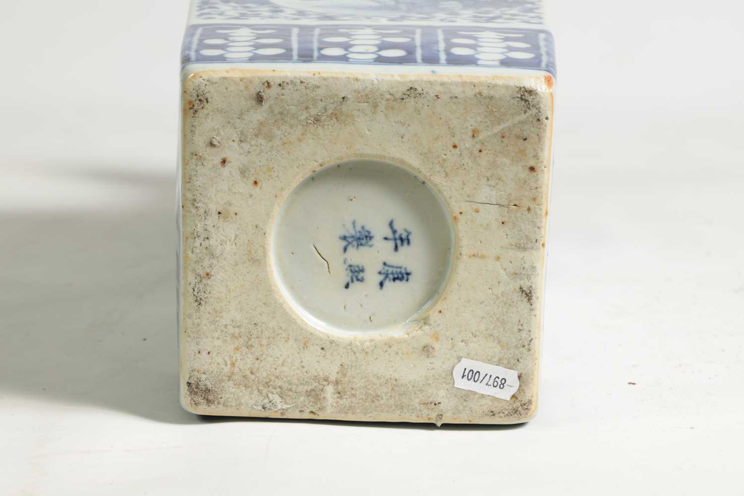A GOOD 18TH/19TH CENTURY CHINESE BLUE AND WHITE PORCELAIN SQUARE TAPERING VASE - Image 12 of 19