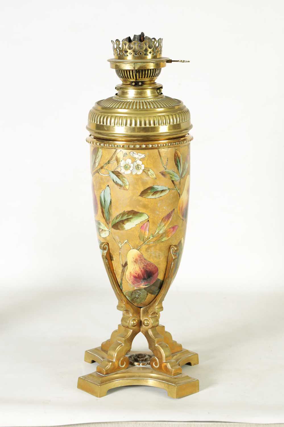 A 19TH-CENTURY CERAMIC AND CAST BRASS OIL LAMP - Image 6 of 8