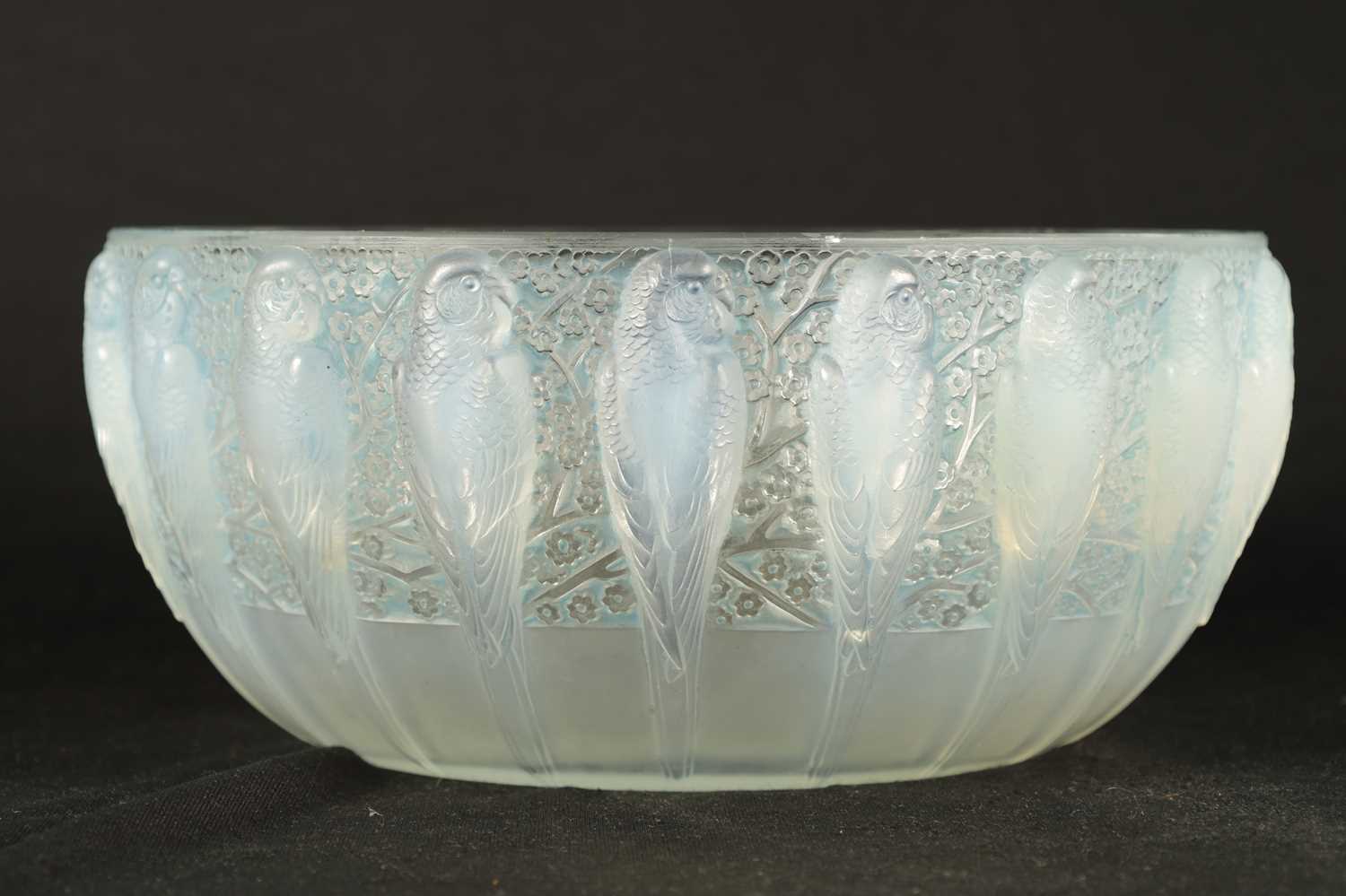 A RENE LALIQUE OPALESCENT BLUE STAINED 'PERRUCHES' BOWL - Image 3 of 10