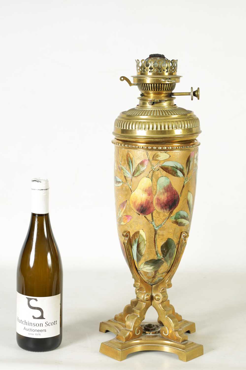 A 19TH-CENTURY CERAMIC AND CAST BRASS OIL LAMP - Image 4 of 8