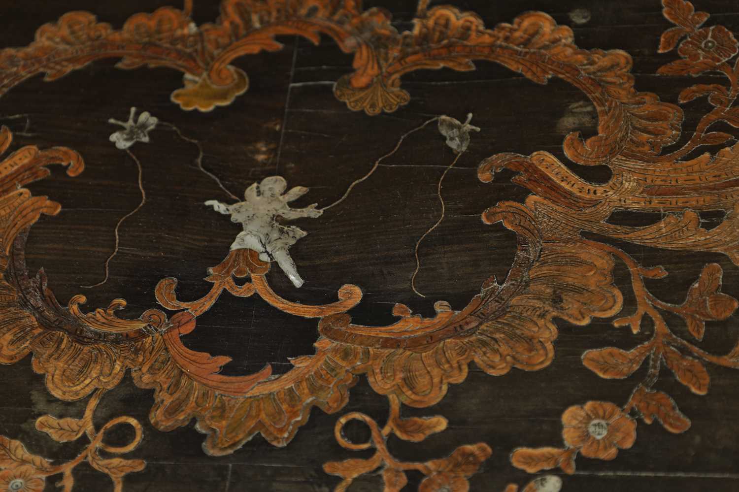 A GOOD 19TH CENTURY WALNUT, MARQUETRY AND MOTHER OF PEARL INLAID ENGLISH SERPENTINE ORMOLU MOUNTED T - Image 3 of 8