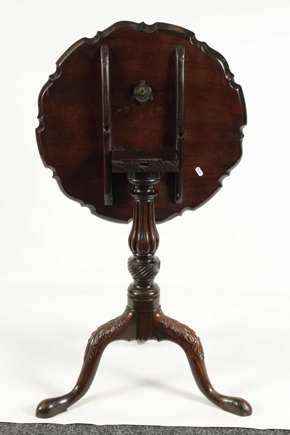 A GOOD GEORGE III MAHOGANY TILT TOP SUPPER TABLE - Image 5 of 6