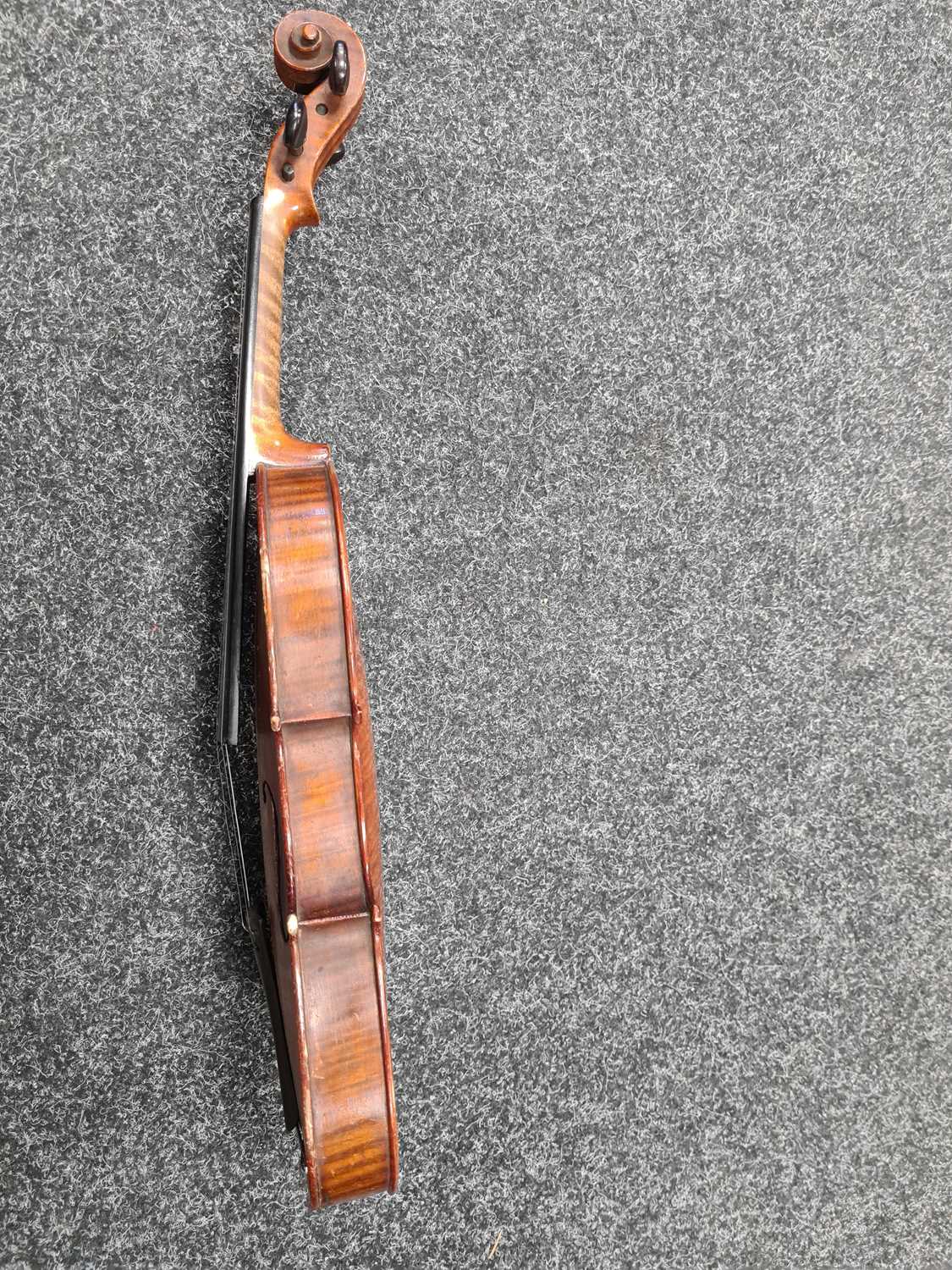 A 19TH CENTURY VIOLIN - Image 14 of 17