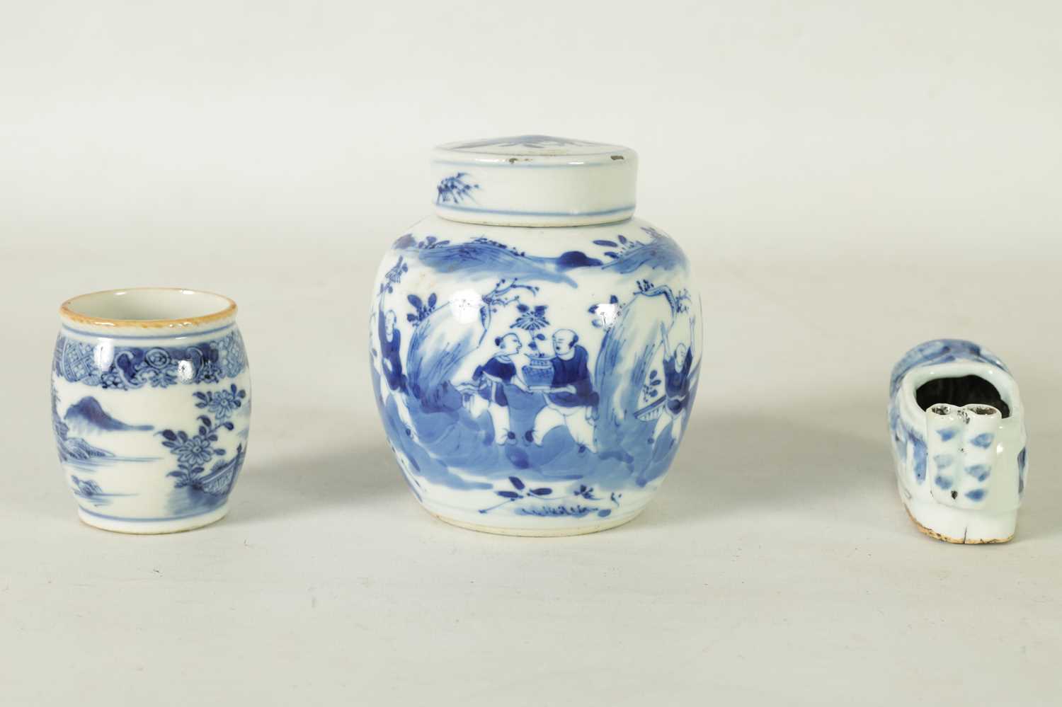 THREE PIECES OF CHINESE BLUE AND WHITE PORCELAIN - Image 6 of 11