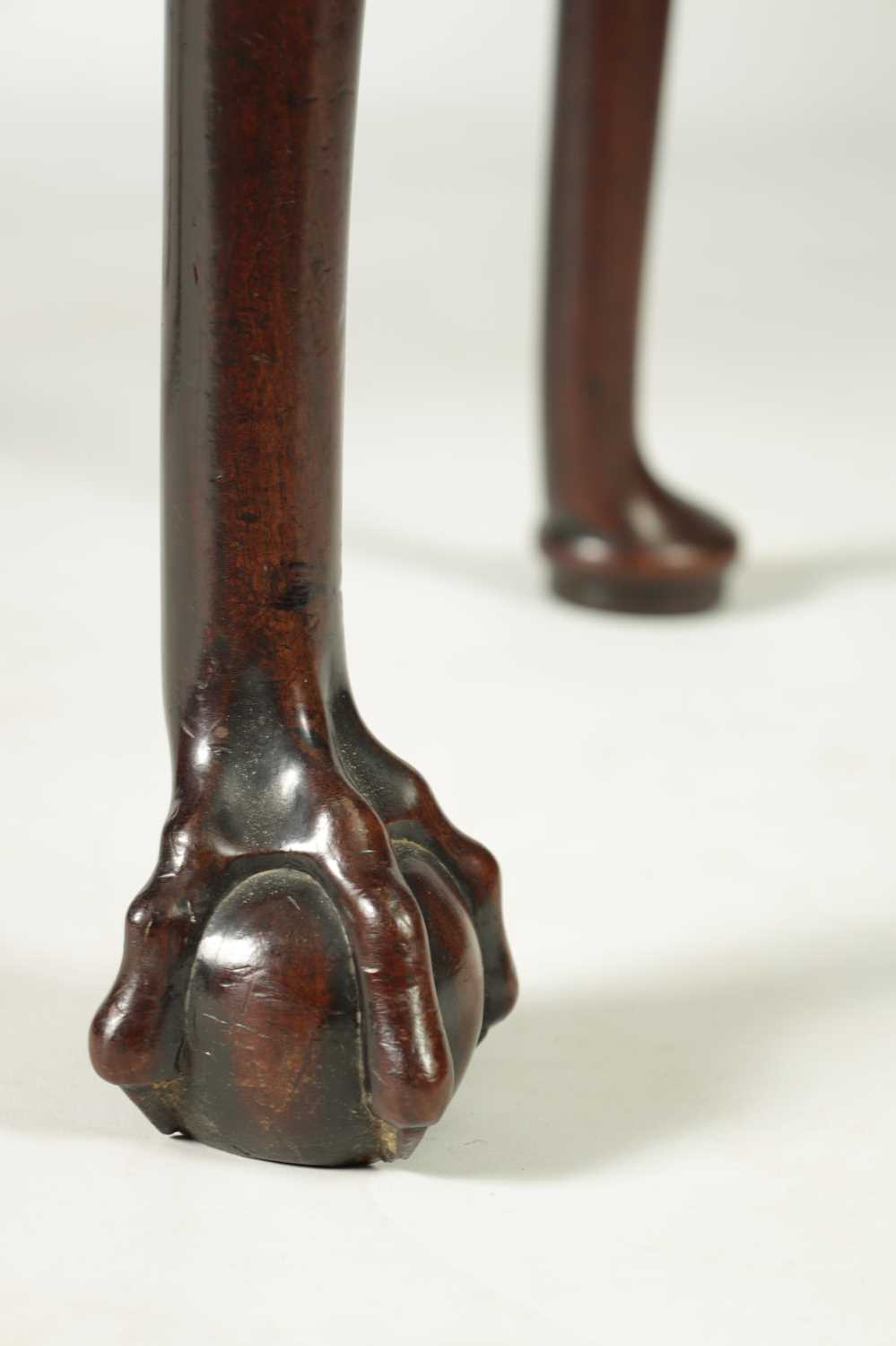 AN EARLY GEORGE III FIGURED MAHOGANY TEA TABLE POSSIBLY IRISH - Image 7 of 8