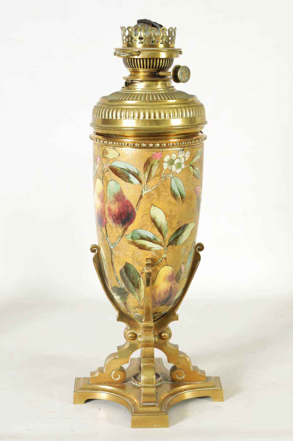 A 19TH-CENTURY CERAMIC AND CAST BRASS OIL LAMP - Image 2 of 8
