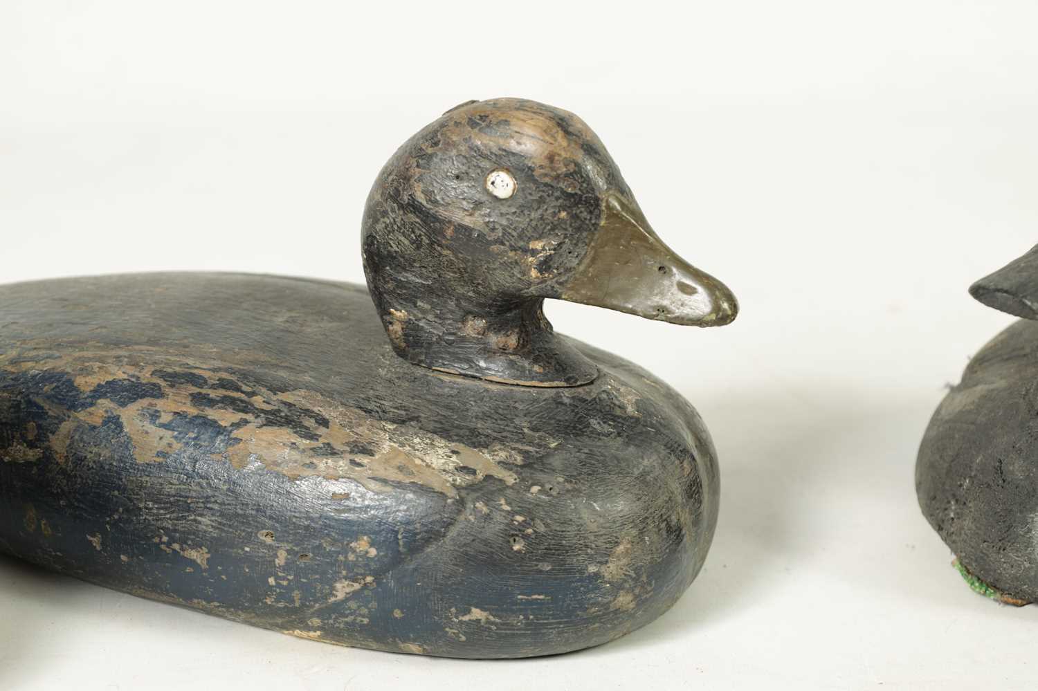 A COLLECTION OF SIX 19TH CENTURY PAINTED CARVED WOODEN DECOY DUCKS - Image 4 of 8