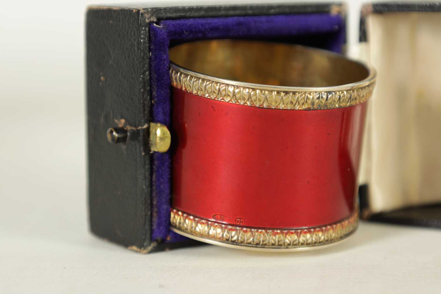 A LATE 19TH CENTURY RUSSIAN SILVER GILT AND GUILLOCHE ENAMEL NAPKIN RING - Image 2 of 6