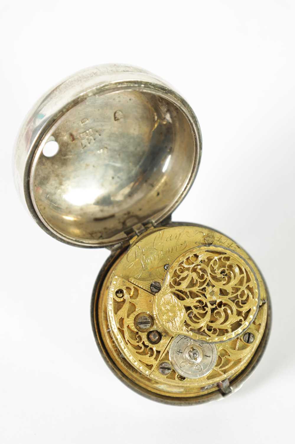 B. CLAY, LONDON. AN EARLY 18TH CENTURY SILVER PAIR CASE VERGE POCKET WATCH - Image 5 of 10