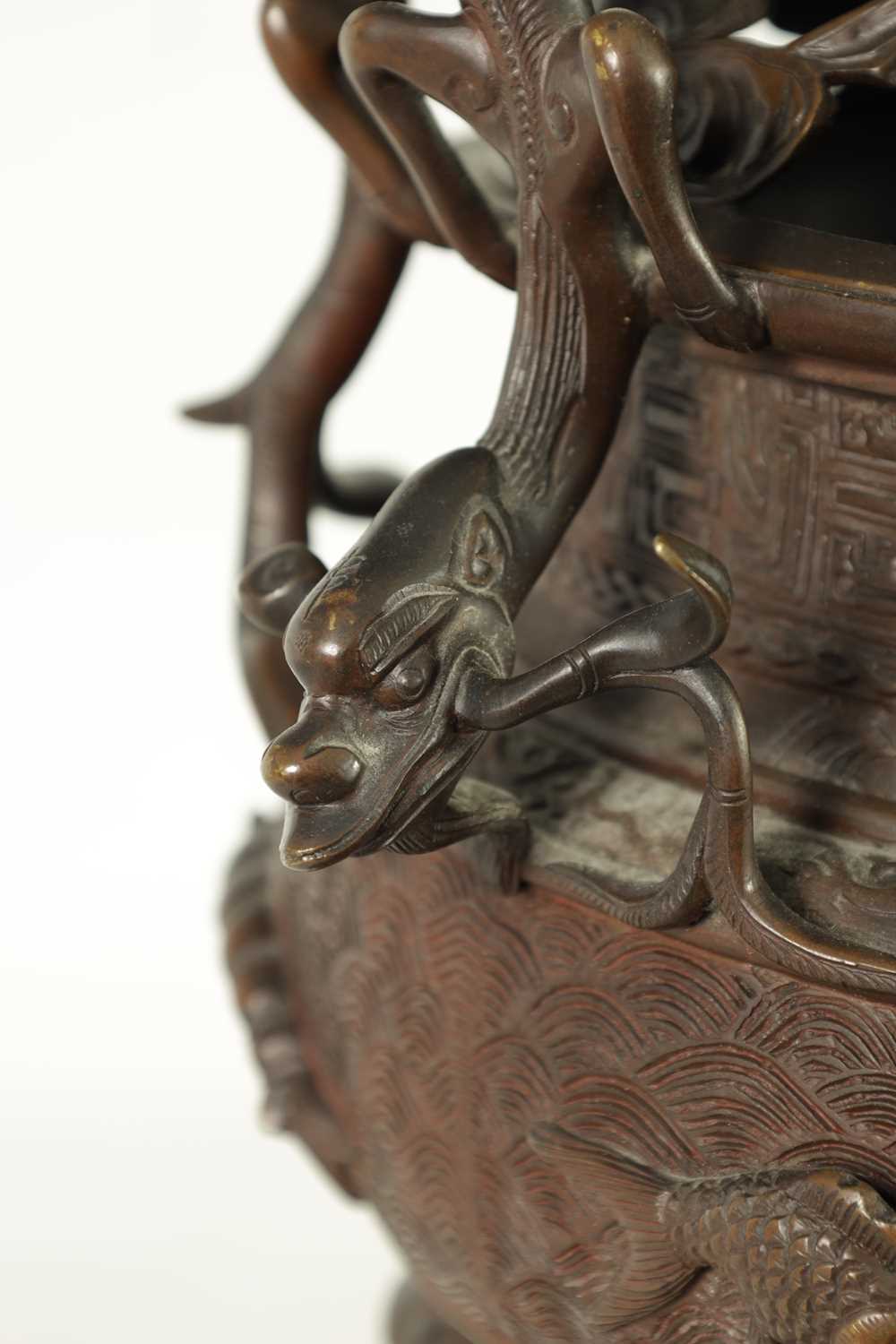 A 19TH CENTURY CHINESE BRONZE CENSER AND LID MOUNTED ON A HARDWOOD STAND - Image 4 of 31