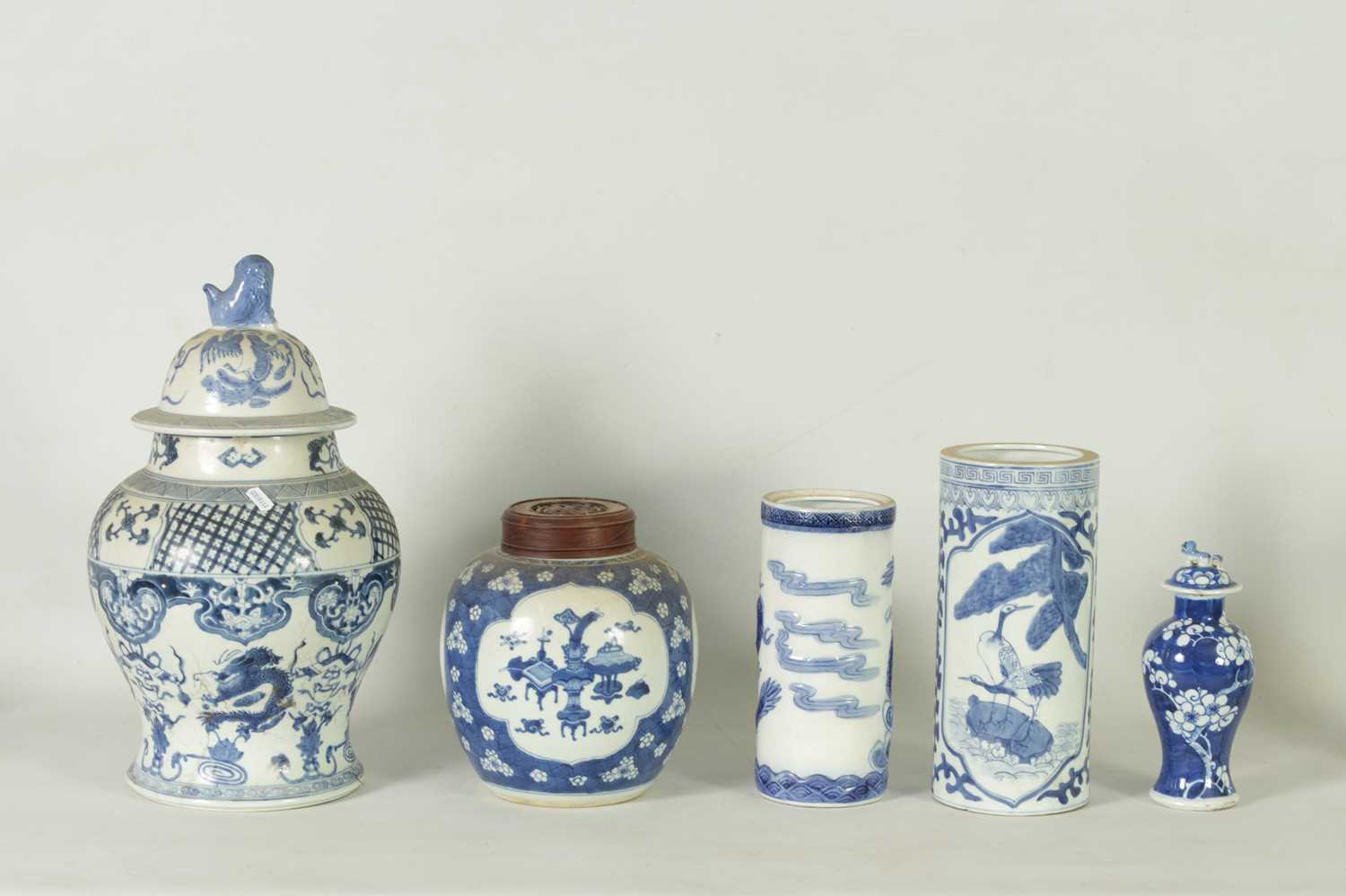 A COLLECTION OF CHINESE BLUE AND WHITE WARES - Image 9 of 16