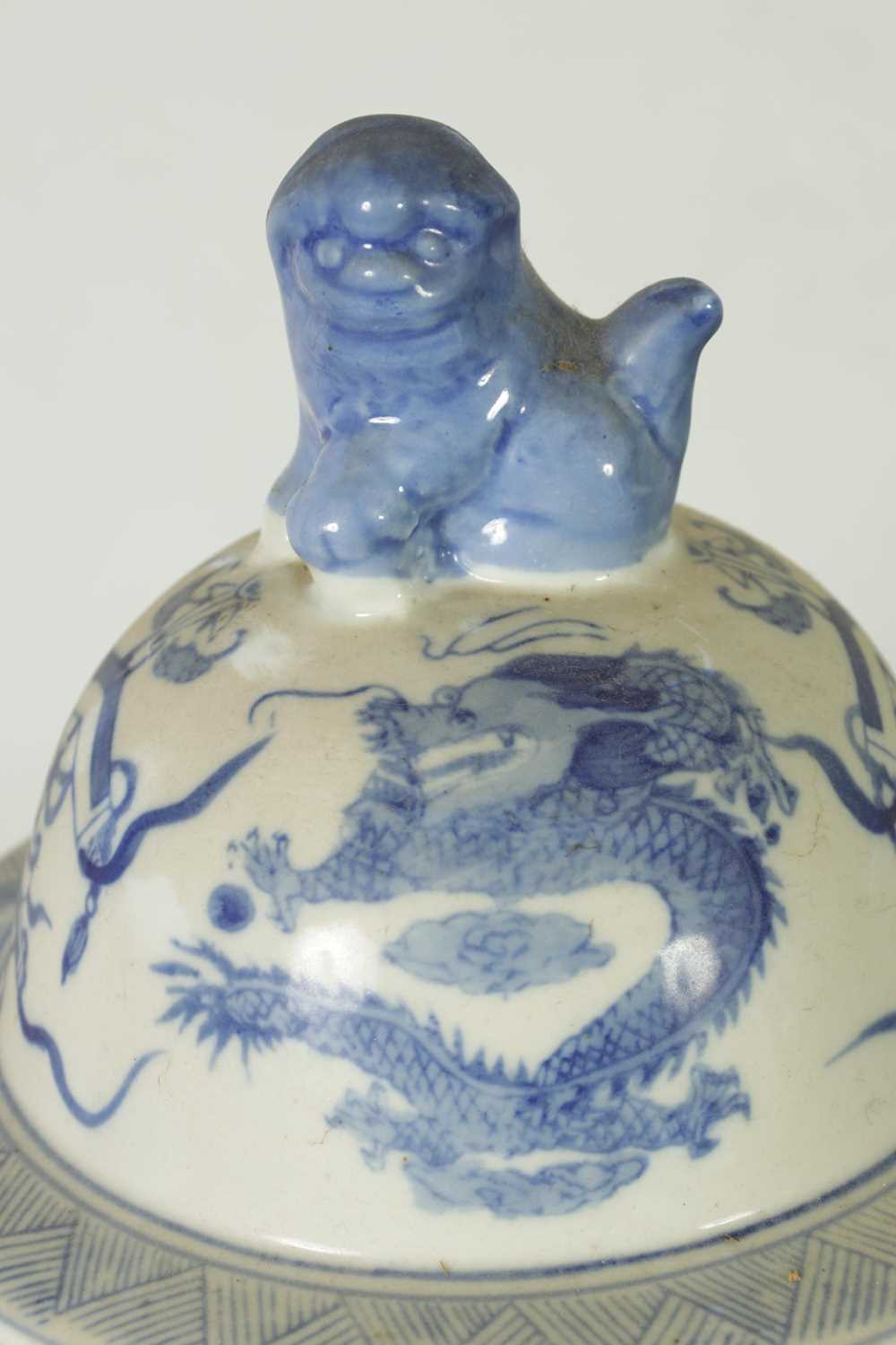 A COLLECTION OF CHINESE BLUE AND WHITE WARES - Image 3 of 16