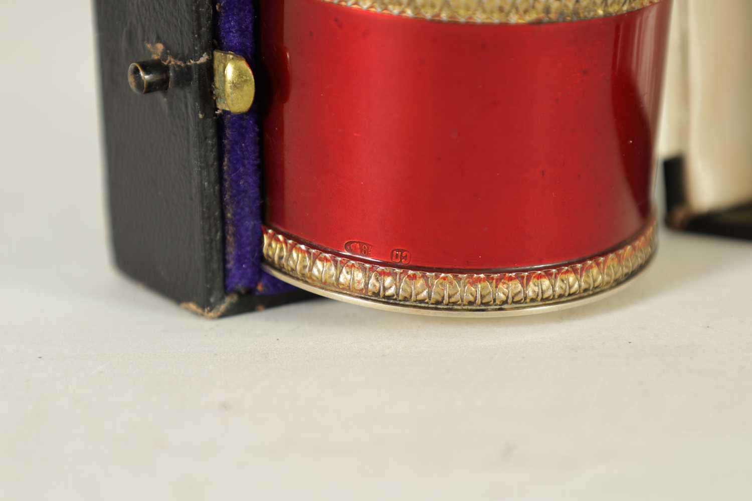 A LATE 19TH CENTURY RUSSIAN SILVER GILT AND GUILLOCHE ENAMEL NAPKIN RING - Image 4 of 6