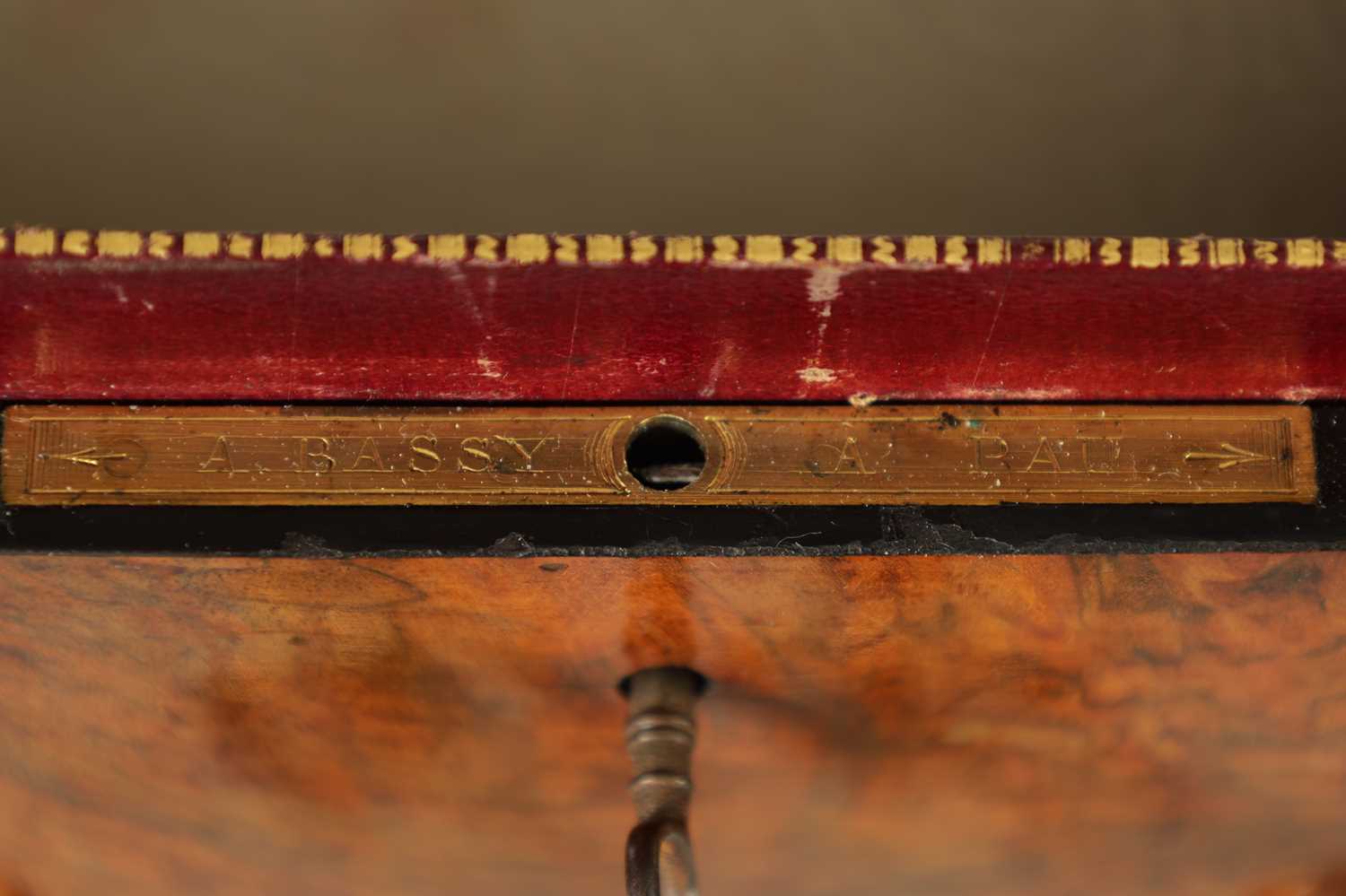 A FINE 19TH CENTURY FRENCH FIGURED WALNUT AND ENGRAVED STRAPPED BRASS MOUNTED STATIONARY BOX - Image 7 of 10