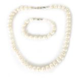 A FRESHWATER PEARL NECKLACE AND BRACELET SET