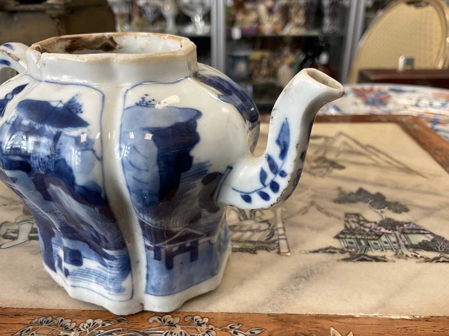 AN 18TH CENTURY CHINESE BLUE AND WHITE SMALL TEAPOT - Image 11 of 12