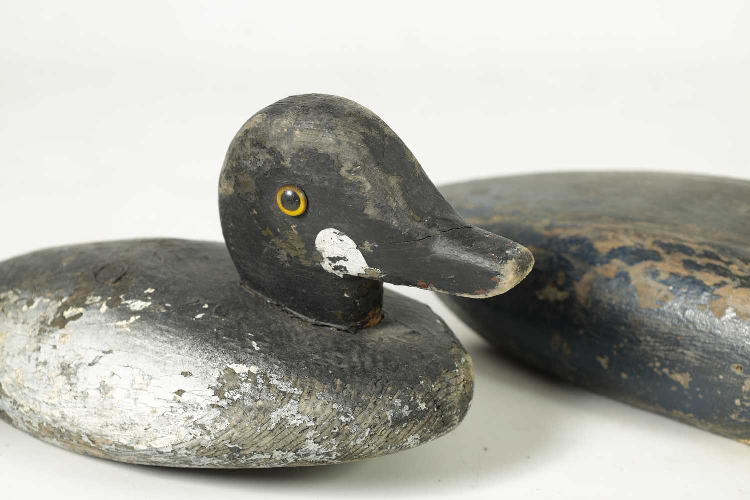 A COLLECTION OF SIX 19TH CENTURY PAINTED CARVED WOODEN DECOY DUCKS - Image 3 of 8