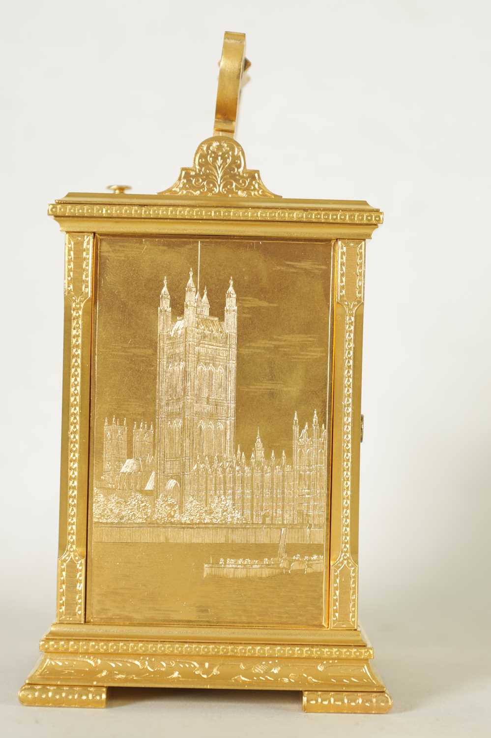 A FINELY ENGRAVED ENGLISH CASED REPEATING CARRIAGE CLOCK - Image 5 of 8